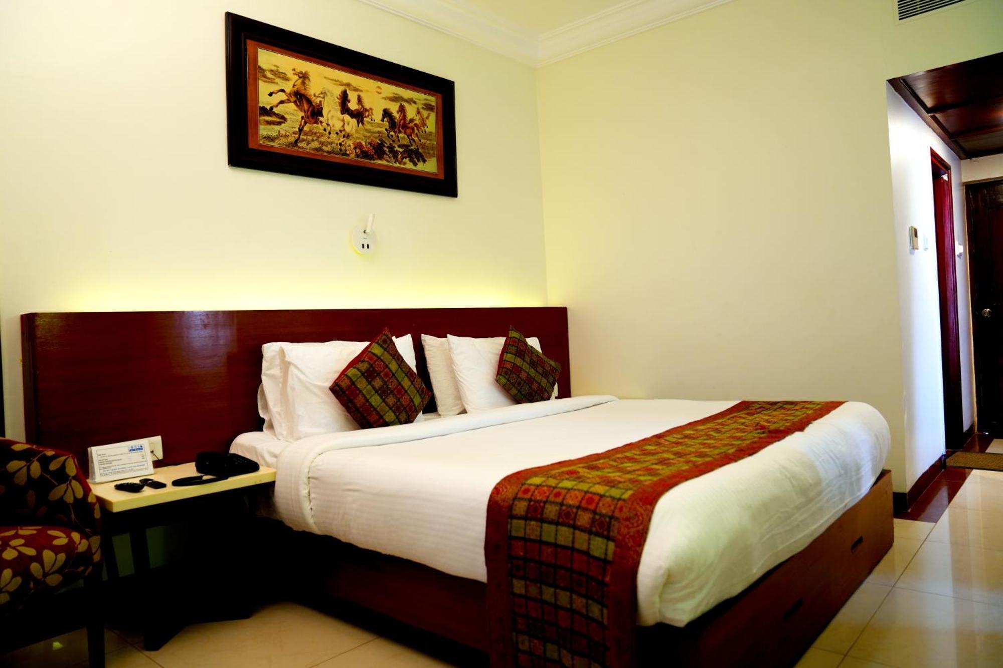 Rns Residency Sea View Otel Māvalli Dış mekan fotoğraf