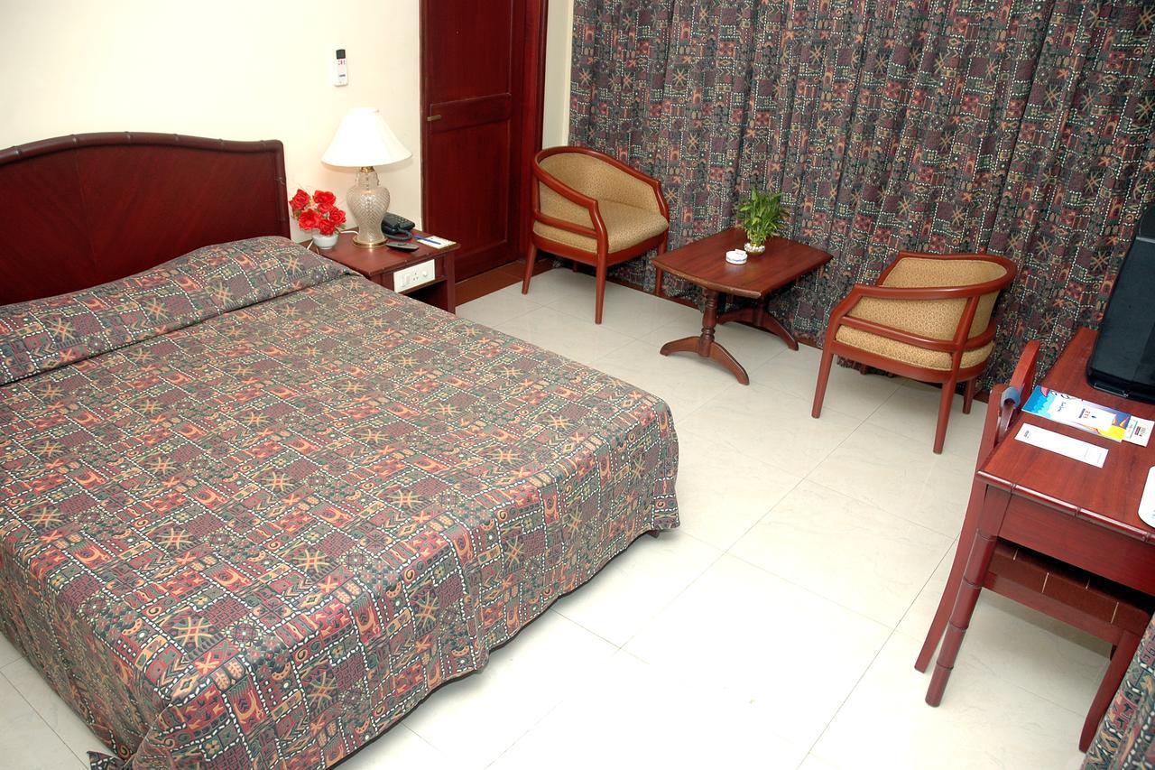 Rns Residency Sea View Otel Māvalli Dış mekan fotoğraf